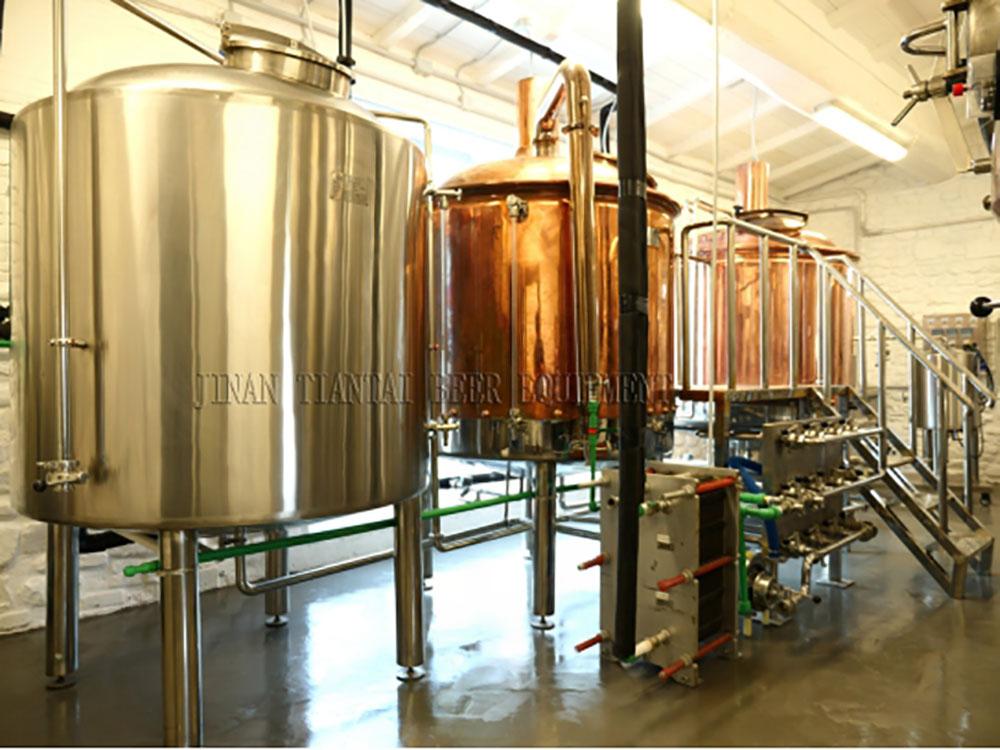 <b>Red copper microbrewery equipment</b>